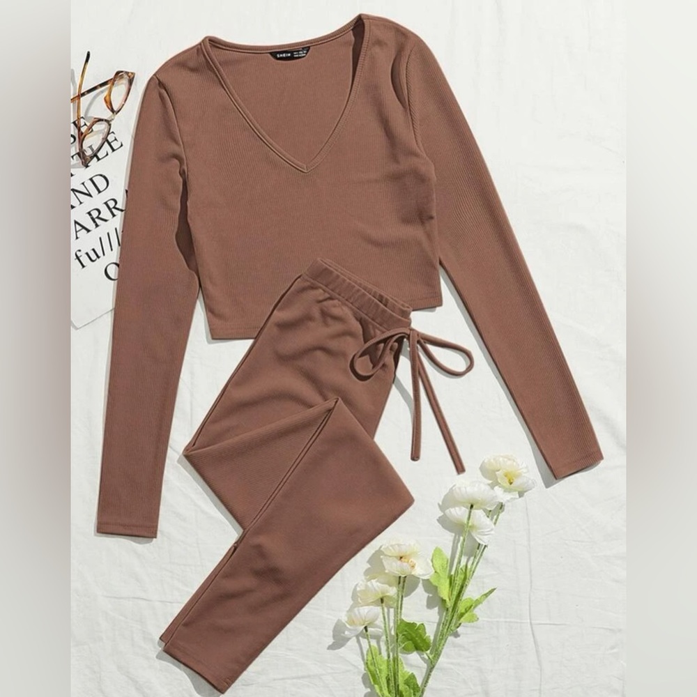 EZwear V-neck Rib-knit Solid Tee and Knotted Waist Leggings Set